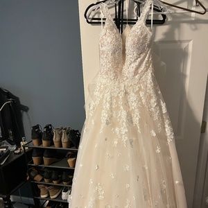 Wedding dress
